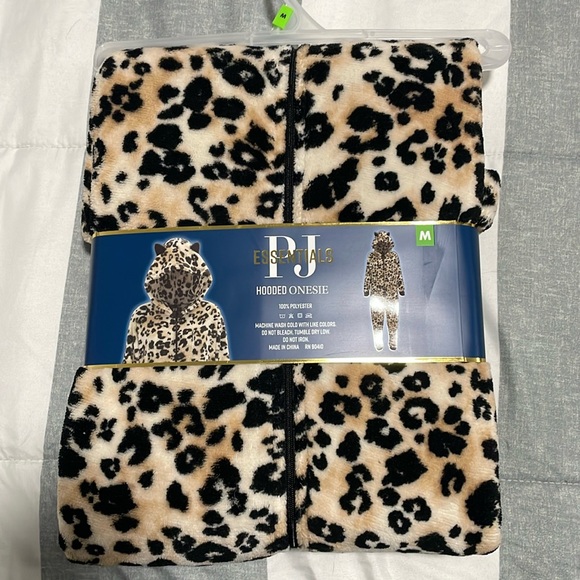 PJ Essentials leopard cat hooded onesie nwt pajamas lounging outfit - Picture 1 of 6